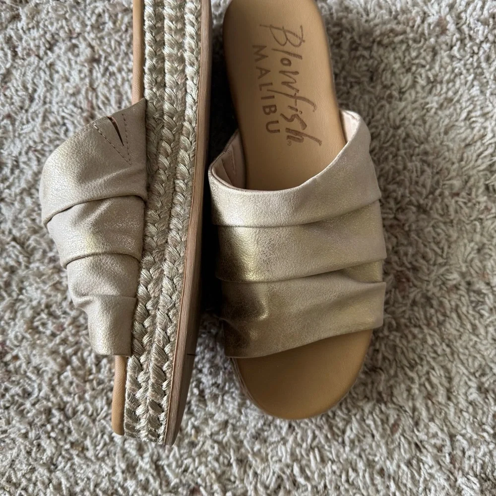 Blowfish Malibu Gold Marshlo Metallic Rope Platform Wedge Sandals Size 9